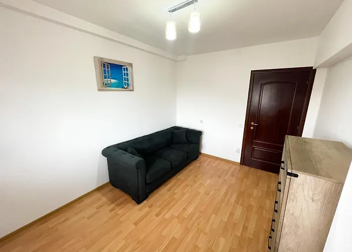 National Arena Mega Mall Elana アパート *