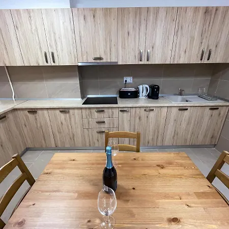 National Arena Mega Mall Elana 公寓